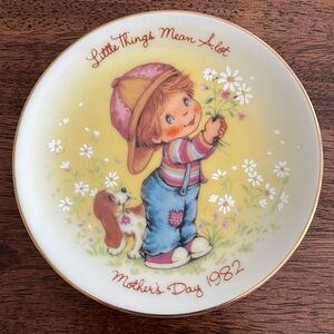 Avon Mother’s Day 1982 collectors plate